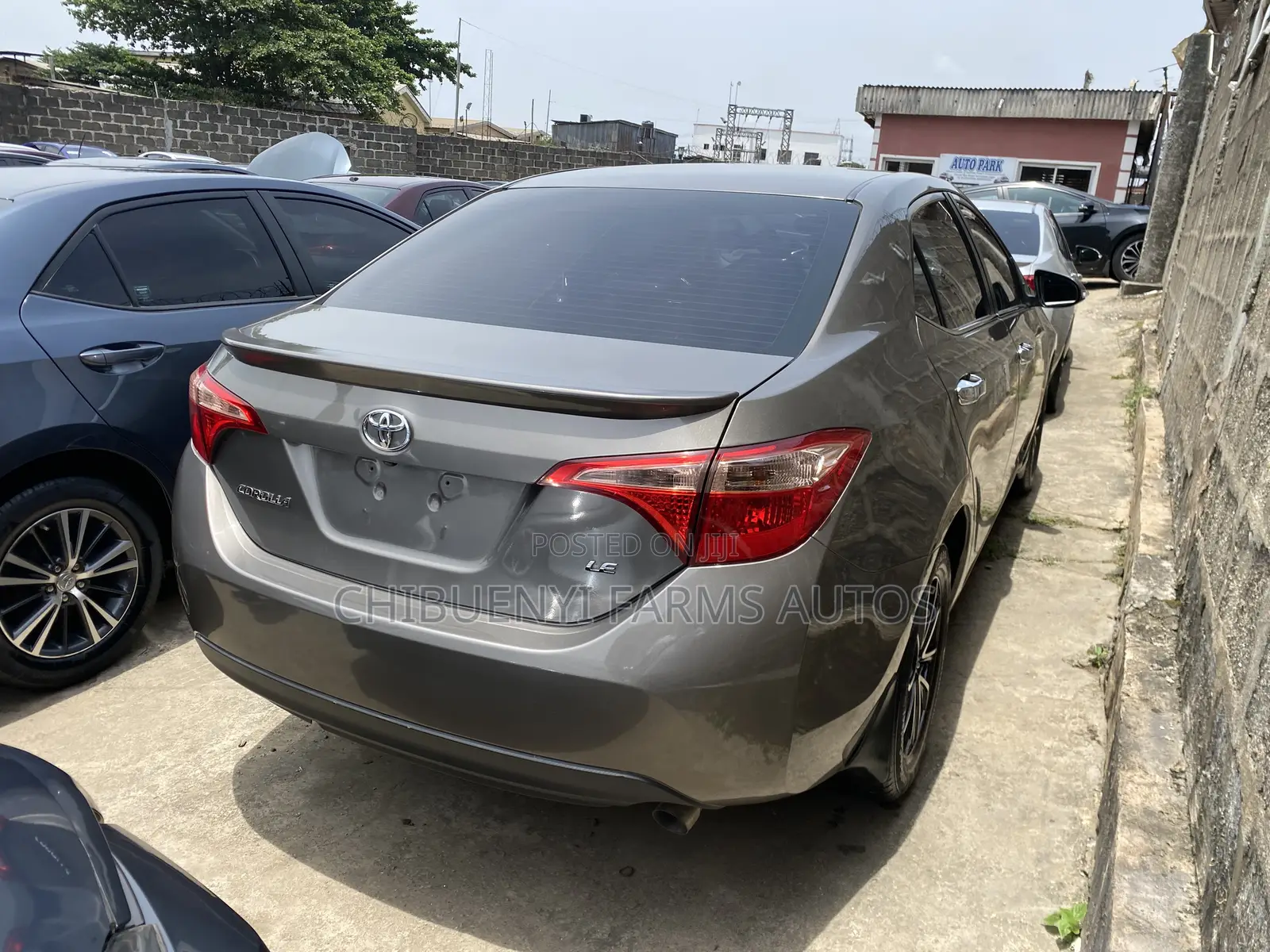 Toyota Corolla LE (1.8L 4cyl 2A) 2018 Brown