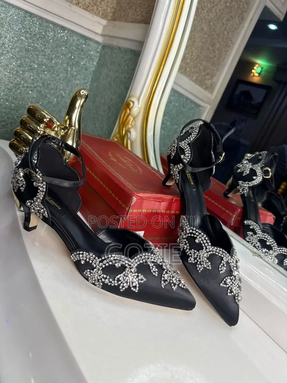 Luxury Elegant Sandals With Embellishments