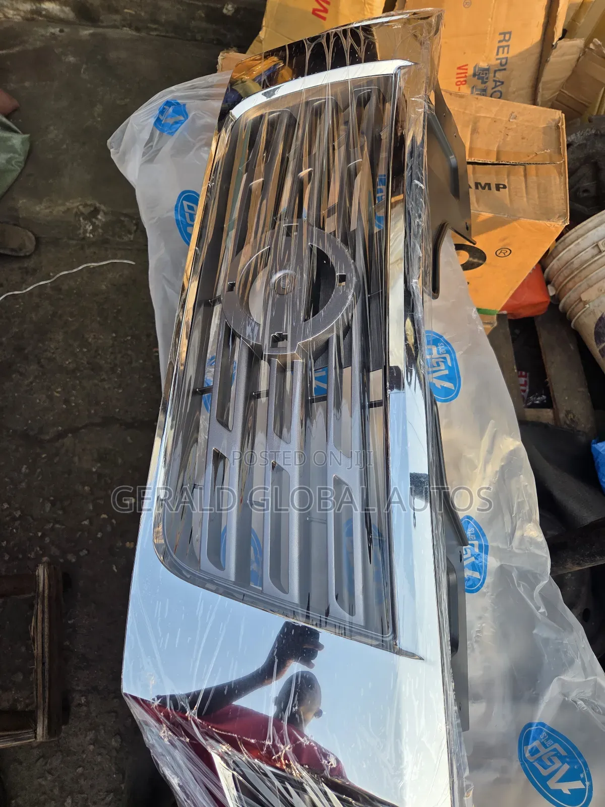 Front Grille Nissan Navara 2015