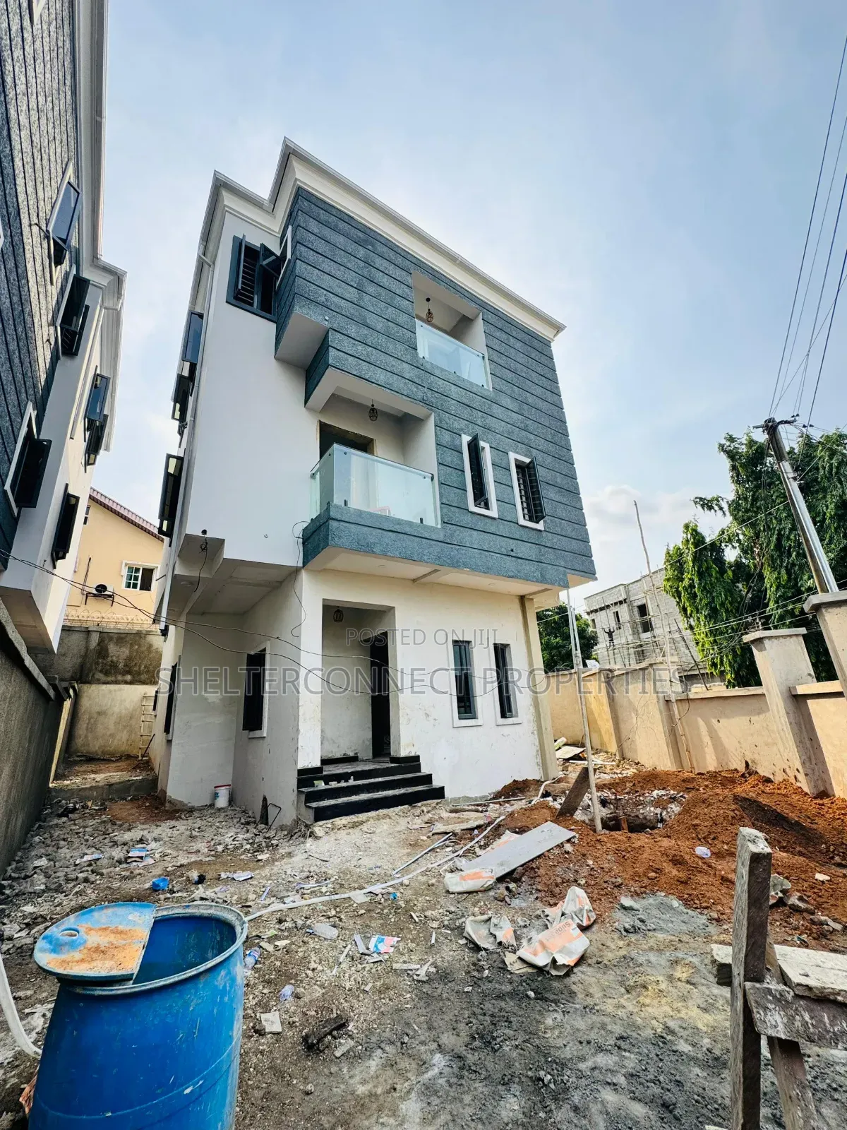 5bdrm Duplex in Allen Avenue for sale