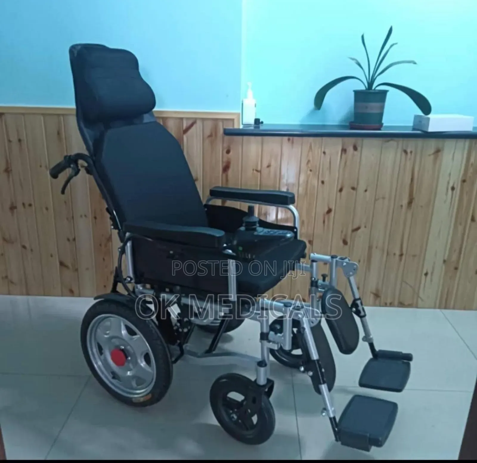 Automatic Electric Wheelchair (Modern, Reclinable Wheelchair, )
