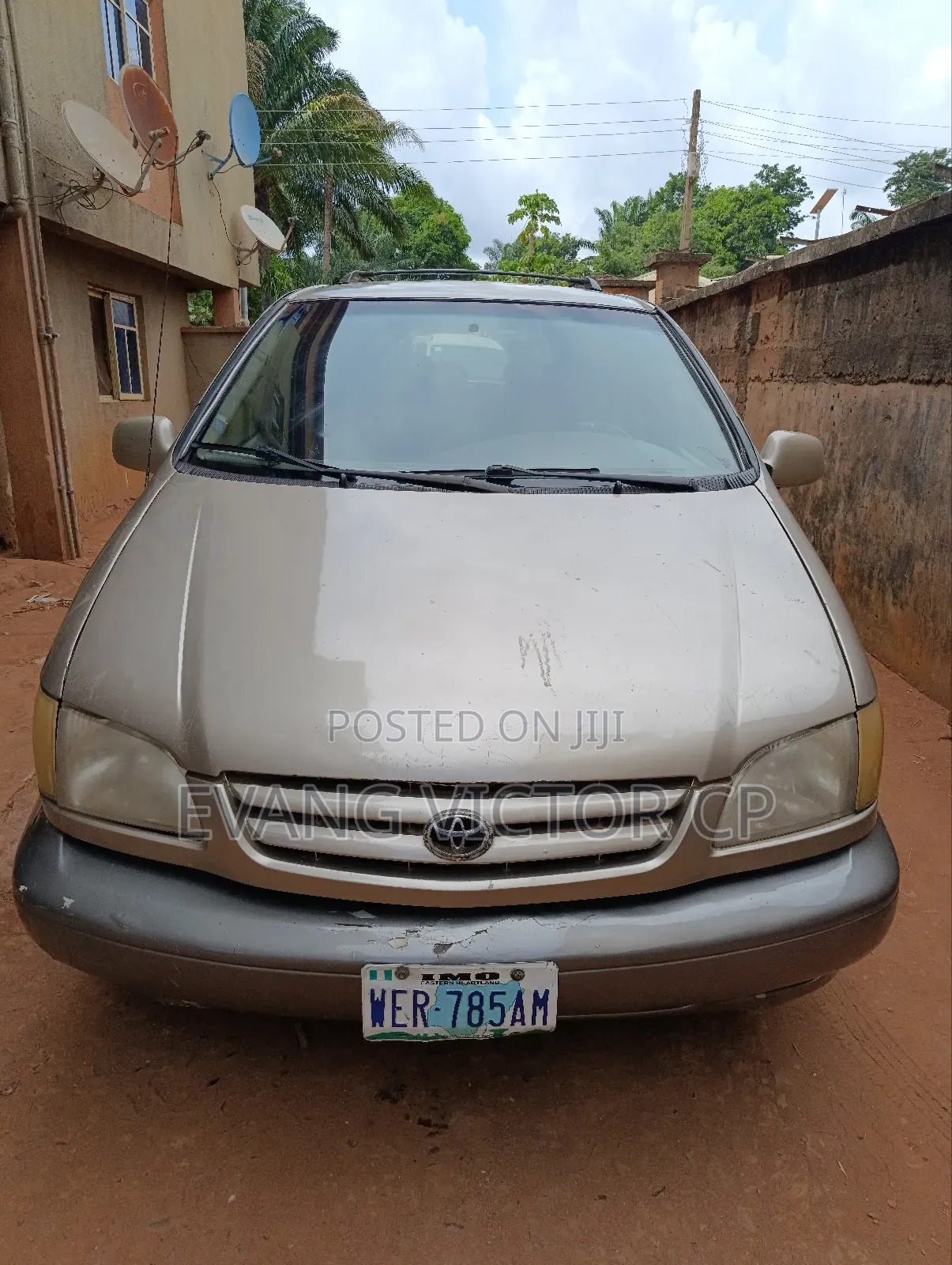 Toyota Sienna LE 2003 Gold