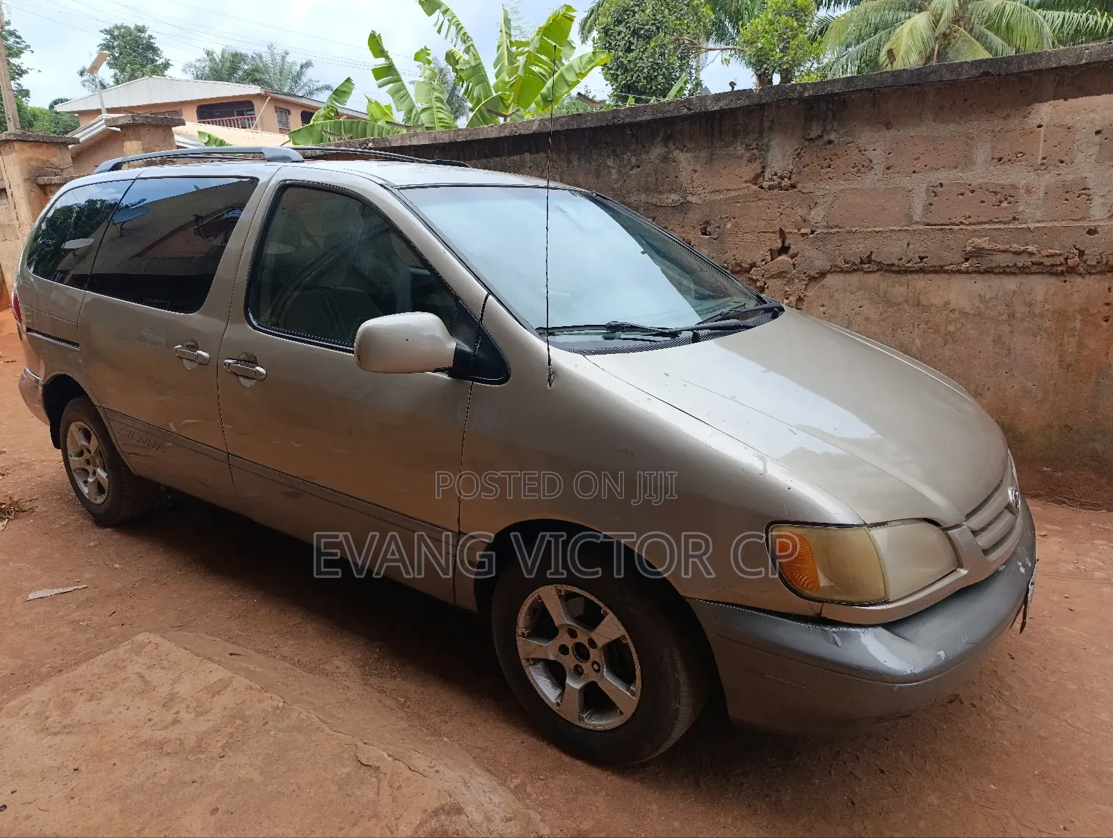 Toyota Sienna LE 2003 Gold
