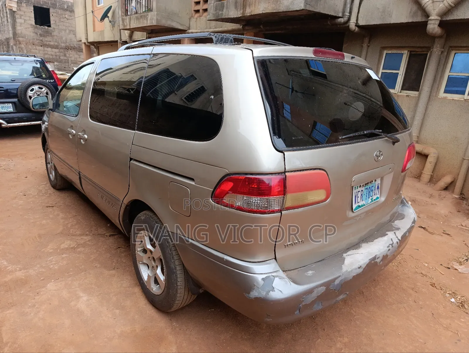 Toyota Sienna LE 2003 Gold