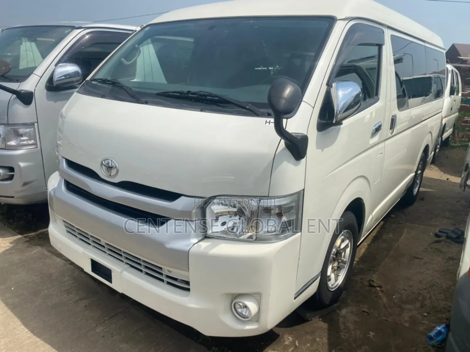 Toyota HiAce 2013 White