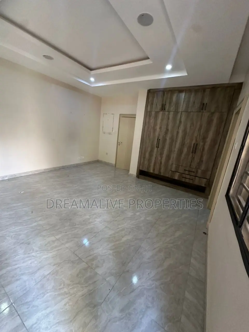 3bdrm Apartment in Wuse 2 for rent