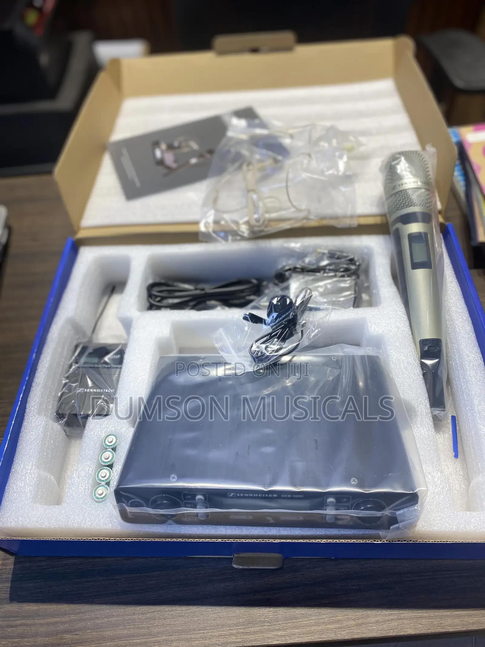 SKM-9000 Sennheiser One Handle Overheard and Lapel Wireless Microphone