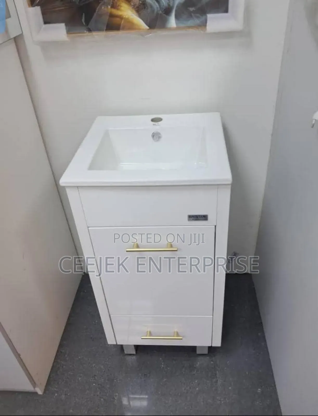 White Carbinate Wash Hand Basin