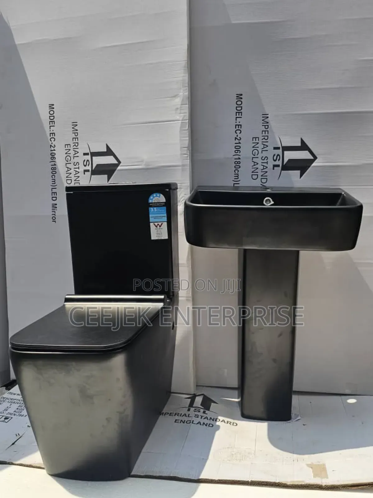 Black Square Excutive Water Closet