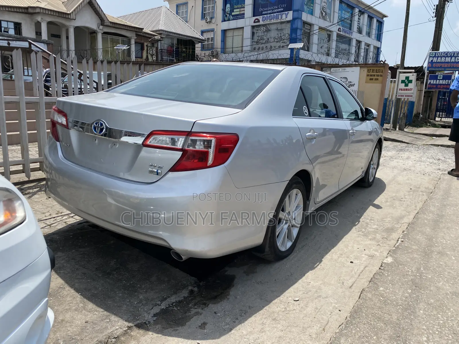 Toyota Camry XLE 4dr Sedan (2.5L 4cyl 6A) 2013 Silver