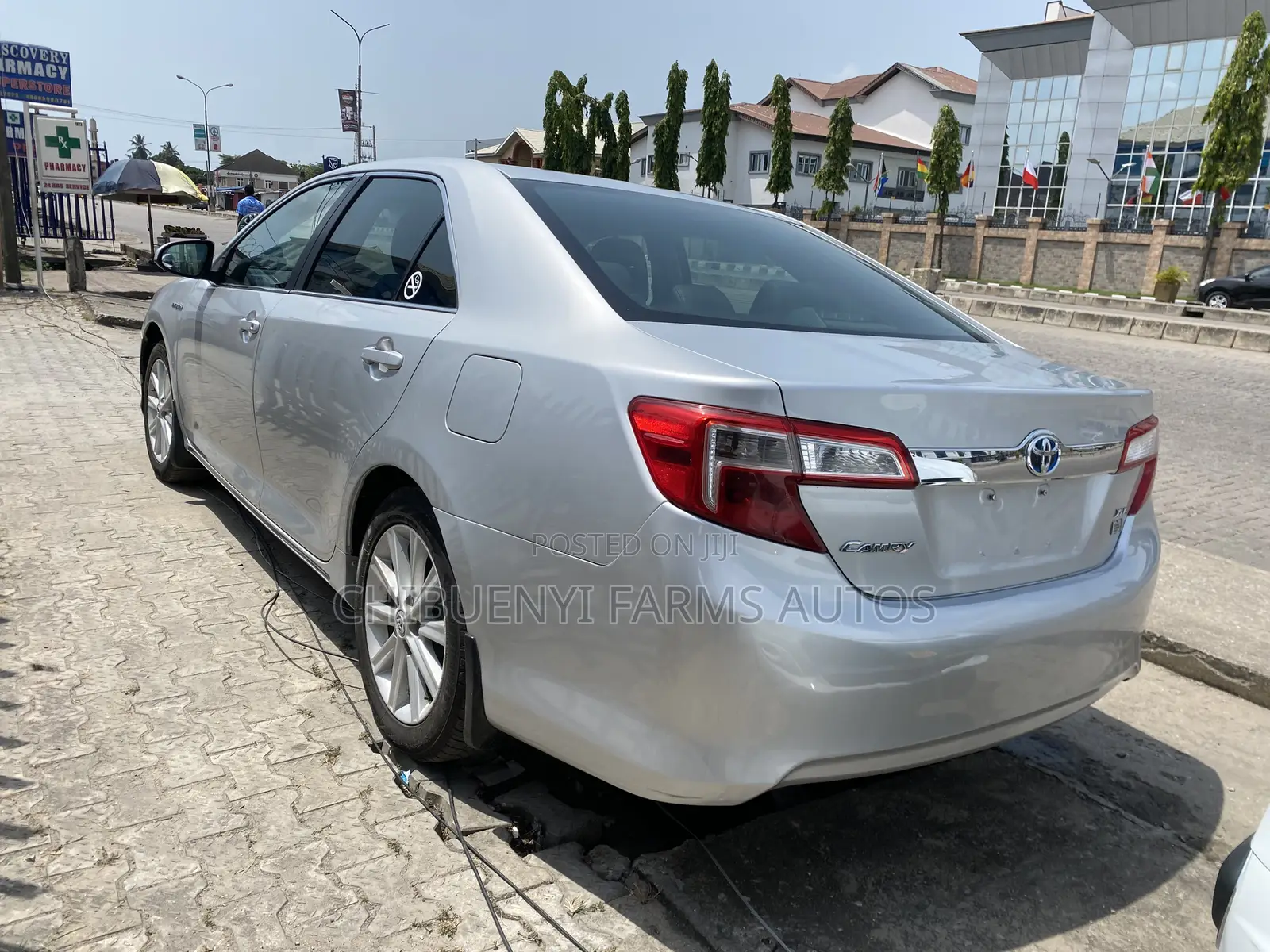 Toyota Camry XLE 4dr Sedan (2.5L 4cyl 6A) 2013 Silver