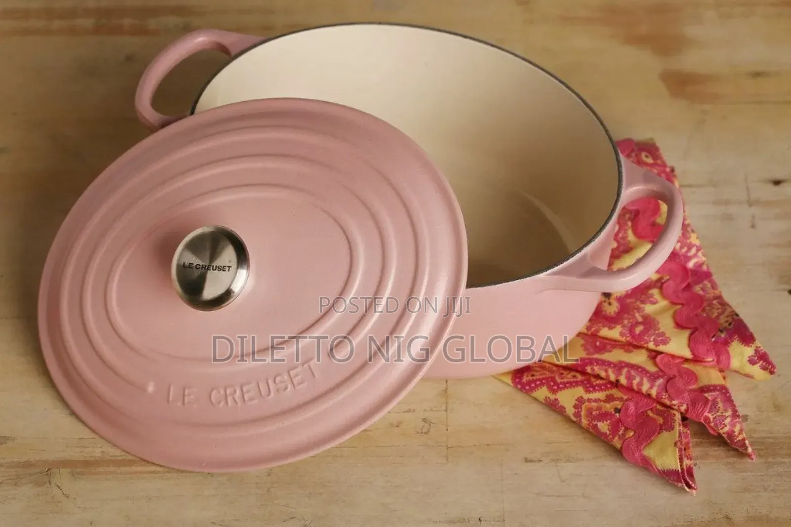 Le Creuset Signature Enameled Cast Iron Dutch Oven