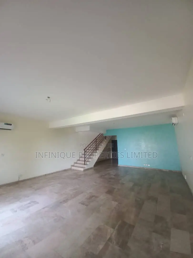 4bdrm Townhouse / Terrace in Lekki Phase 1 for rent