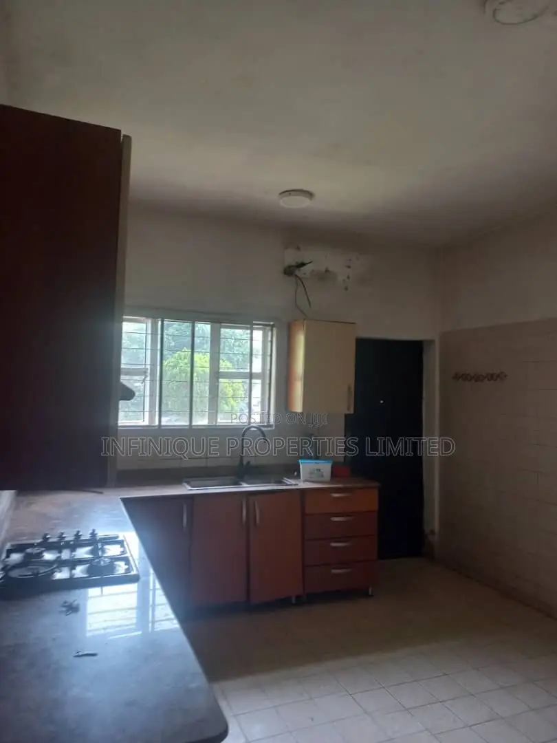 4bdrm Townhouse / Terrace in Lekki Phase 1 for rent