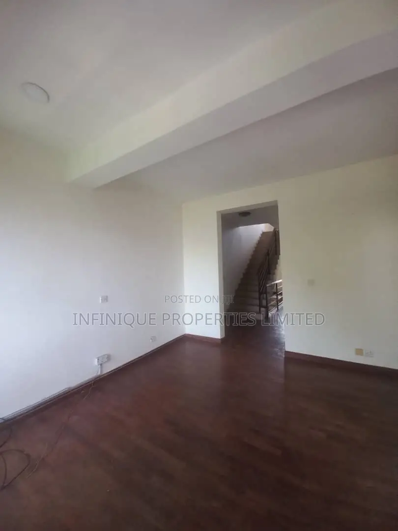 4bdrm Townhouse / Terrace in Lekki Phase 1 for rent