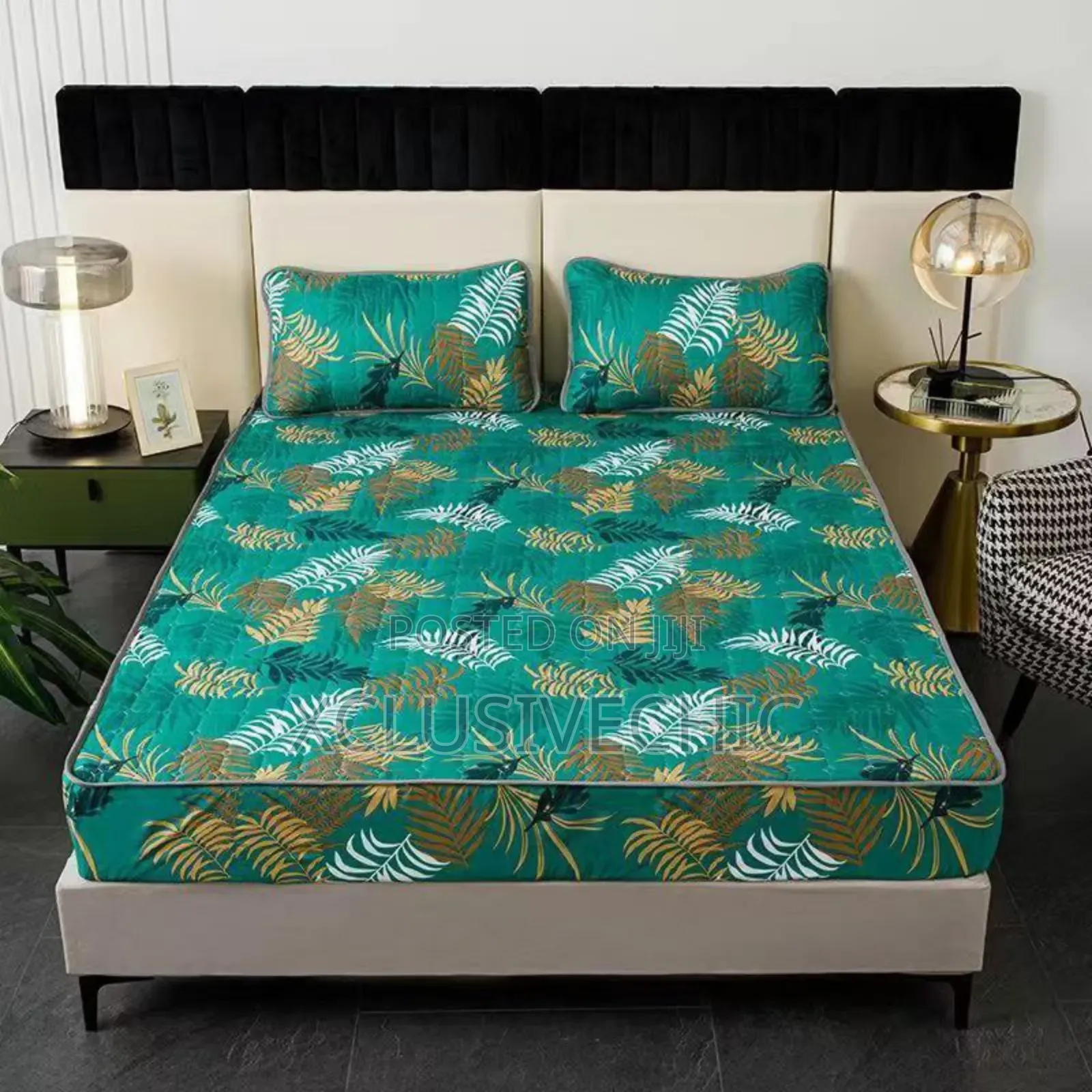 Waterproof Bedsheet/ Bedspread With 2 Pillow Cases Covers