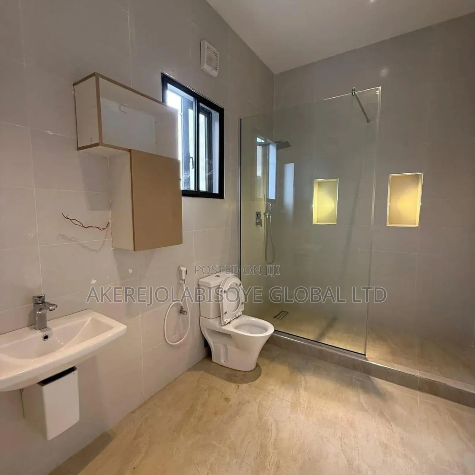 5bdrm Duplex in Guzape District for sale