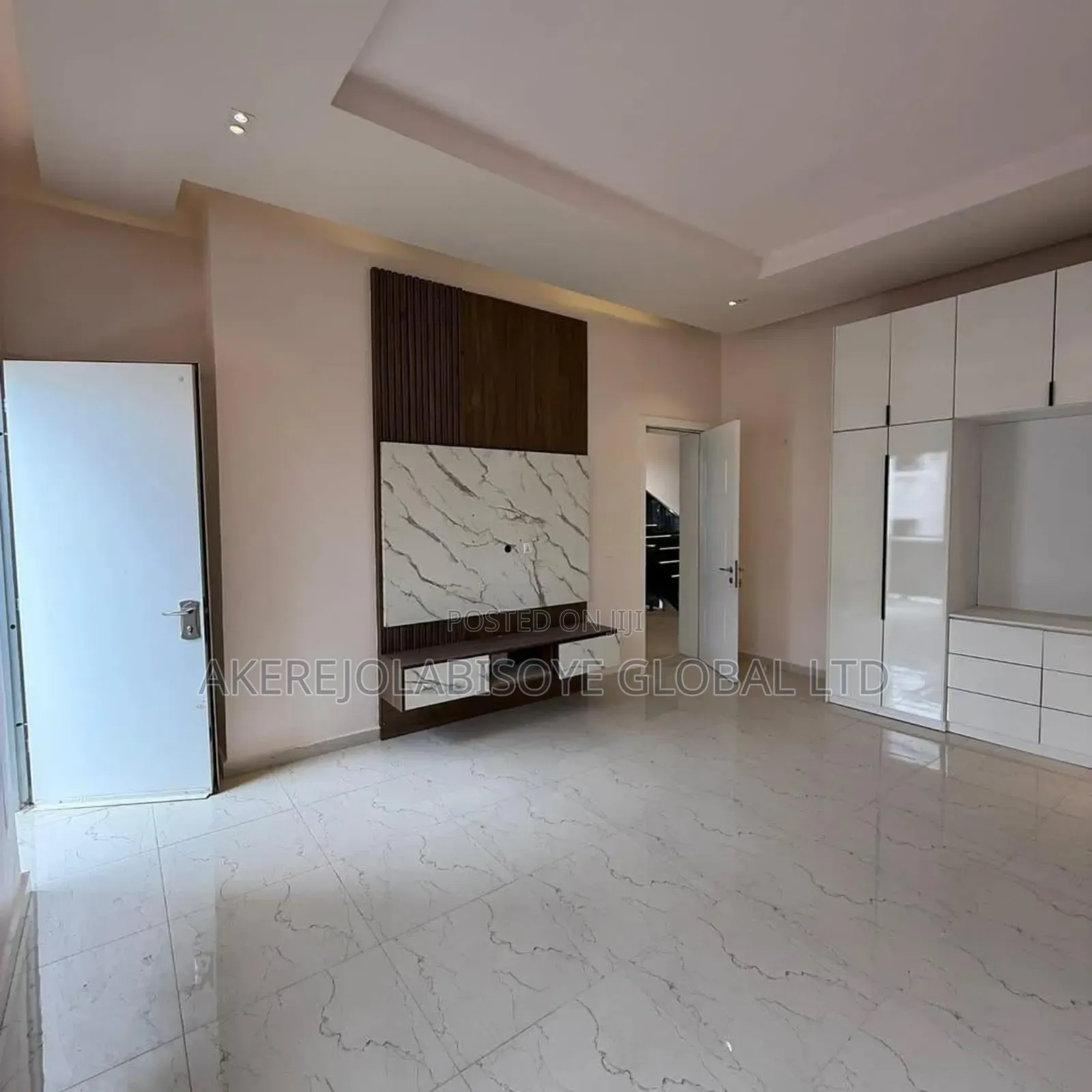 5bdrm Duplex in Guzape District for sale