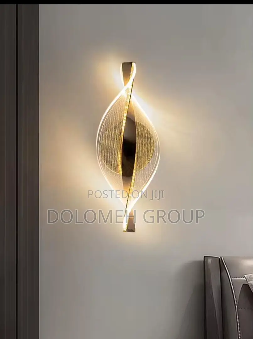 Wavy Acrylic Wall Light