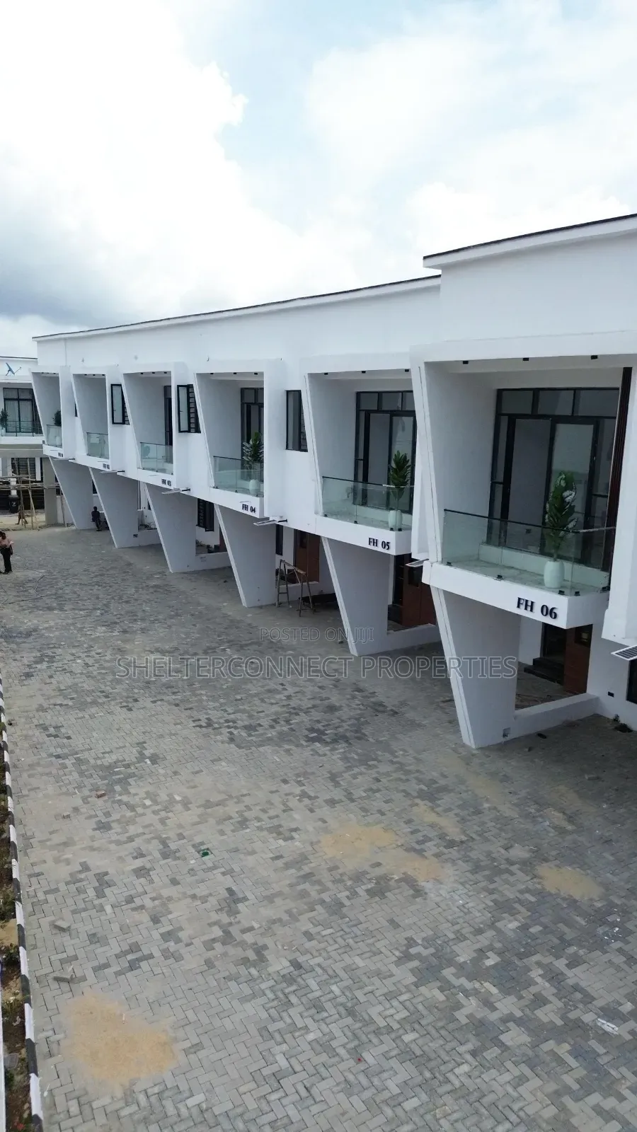 3bdrm Duplex in Ikota for sale