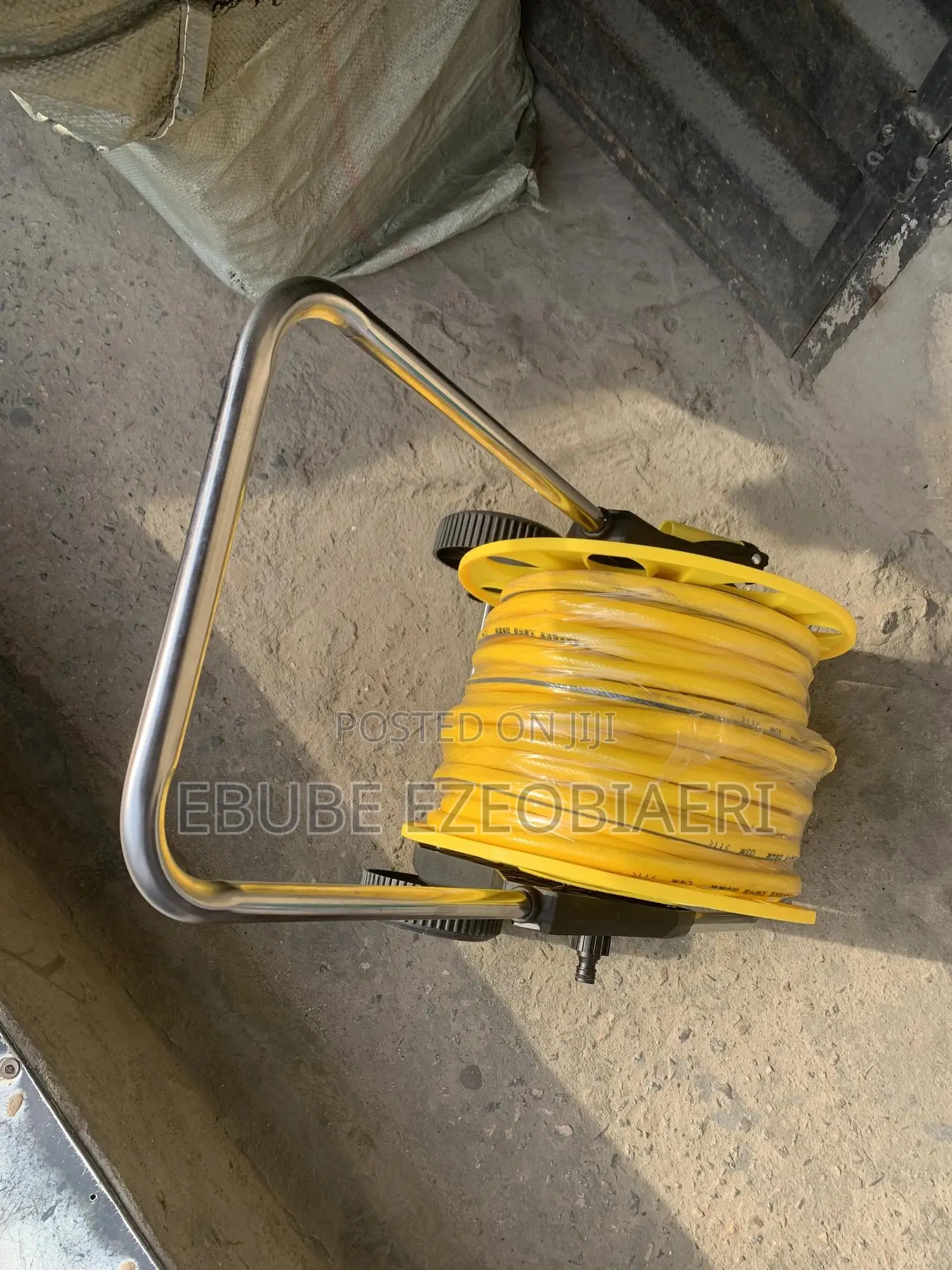 Garden Water Hose With Movable Wheel Reel
