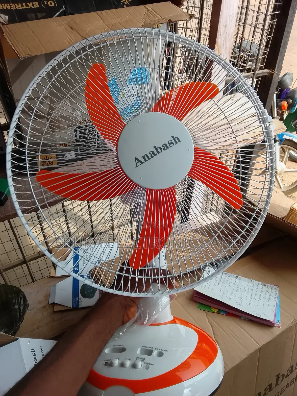 14 Inches Table Fan With Solar Panels and 2 Bulbs Inside Is Available