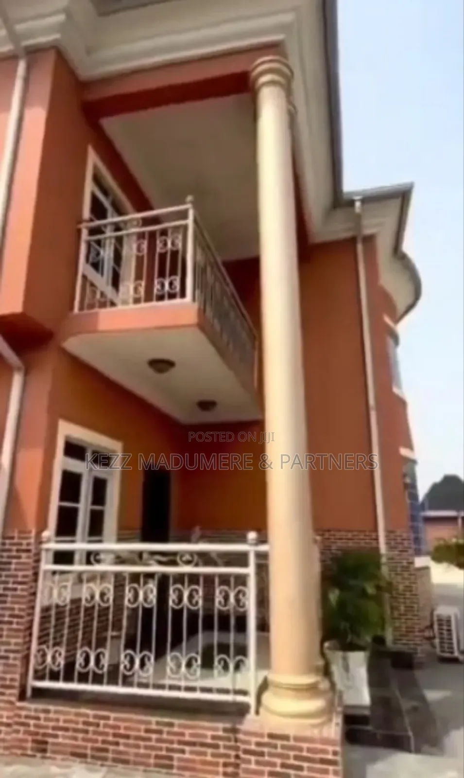 6bdrm Duplex in Near New Road for sale