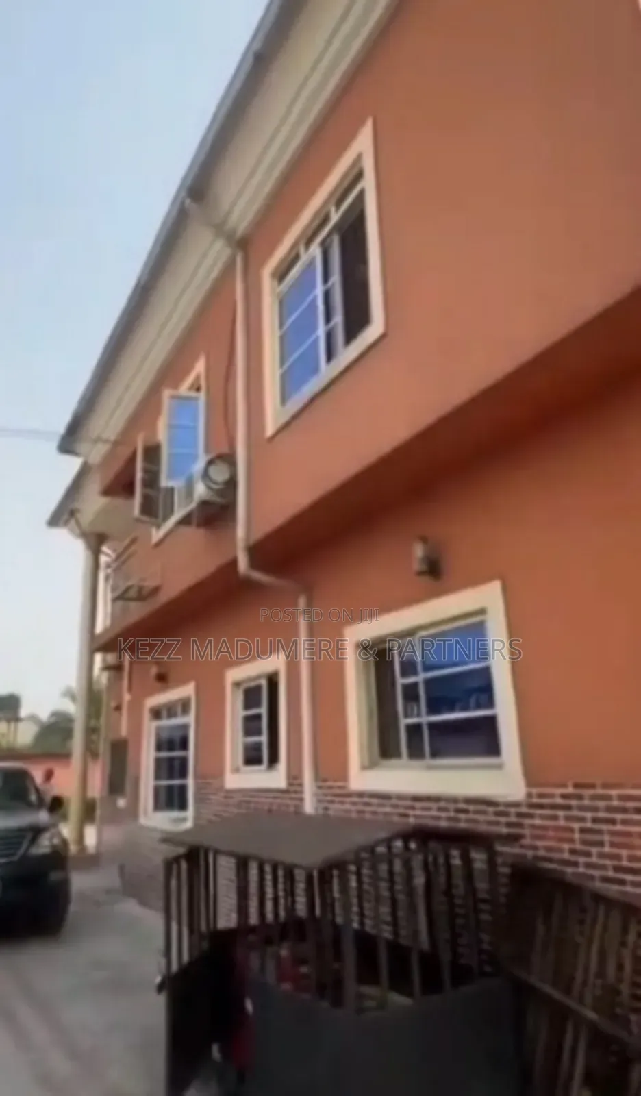 6bdrm Duplex in Near New Road for sale