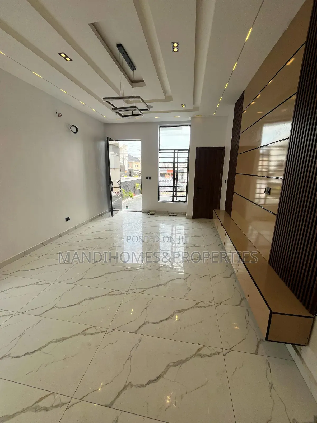 4bdrm Duplex in Ikota for sale