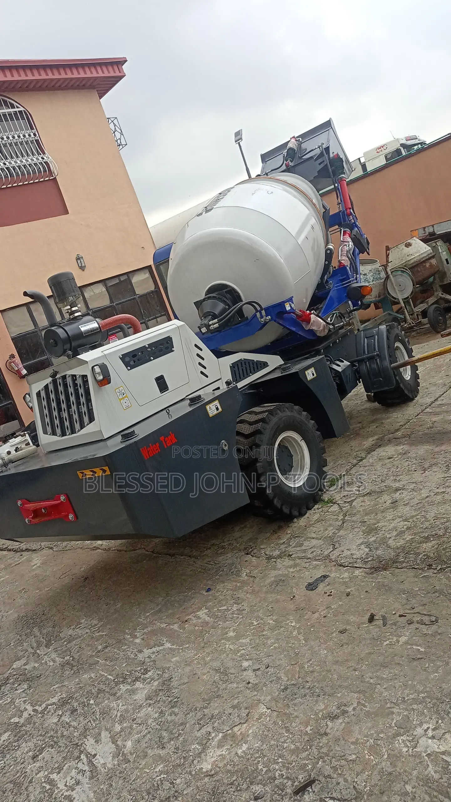 Mobile Self Loading Concrete Mixer 3.5cubic