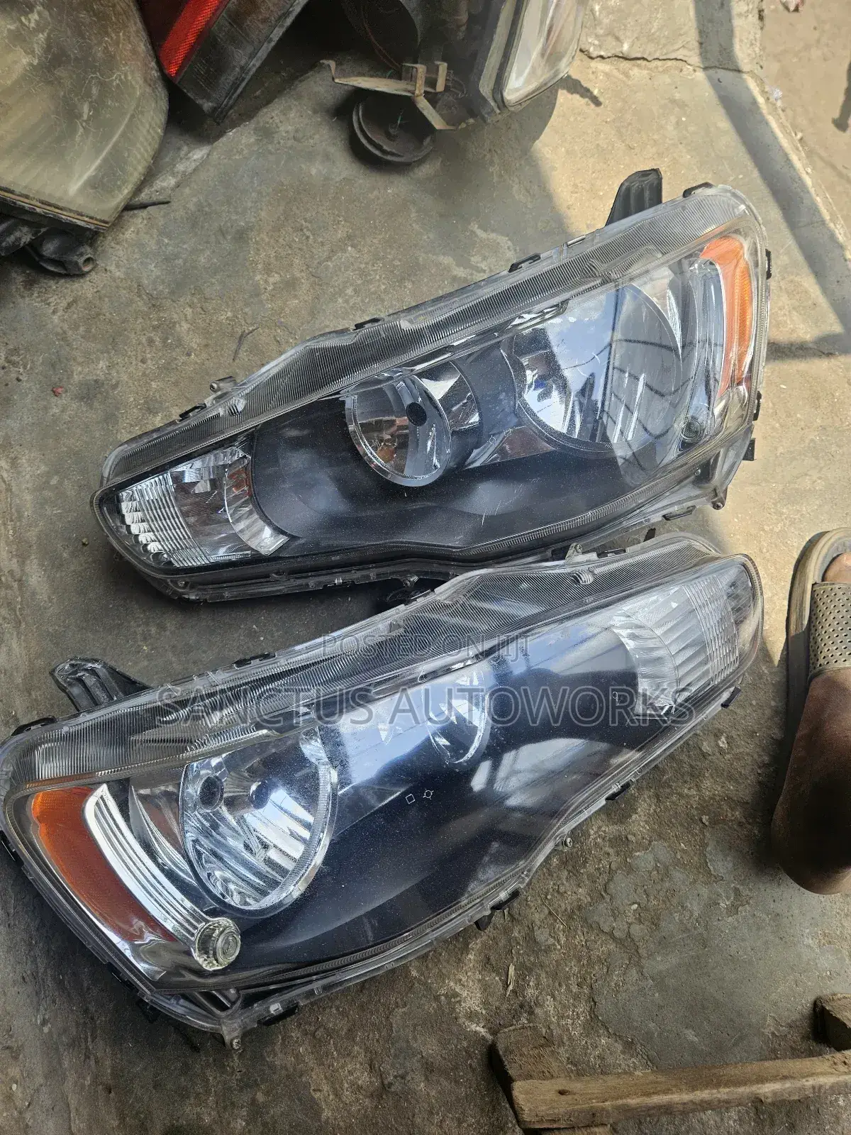 Headlight Mitsubishi Lancer