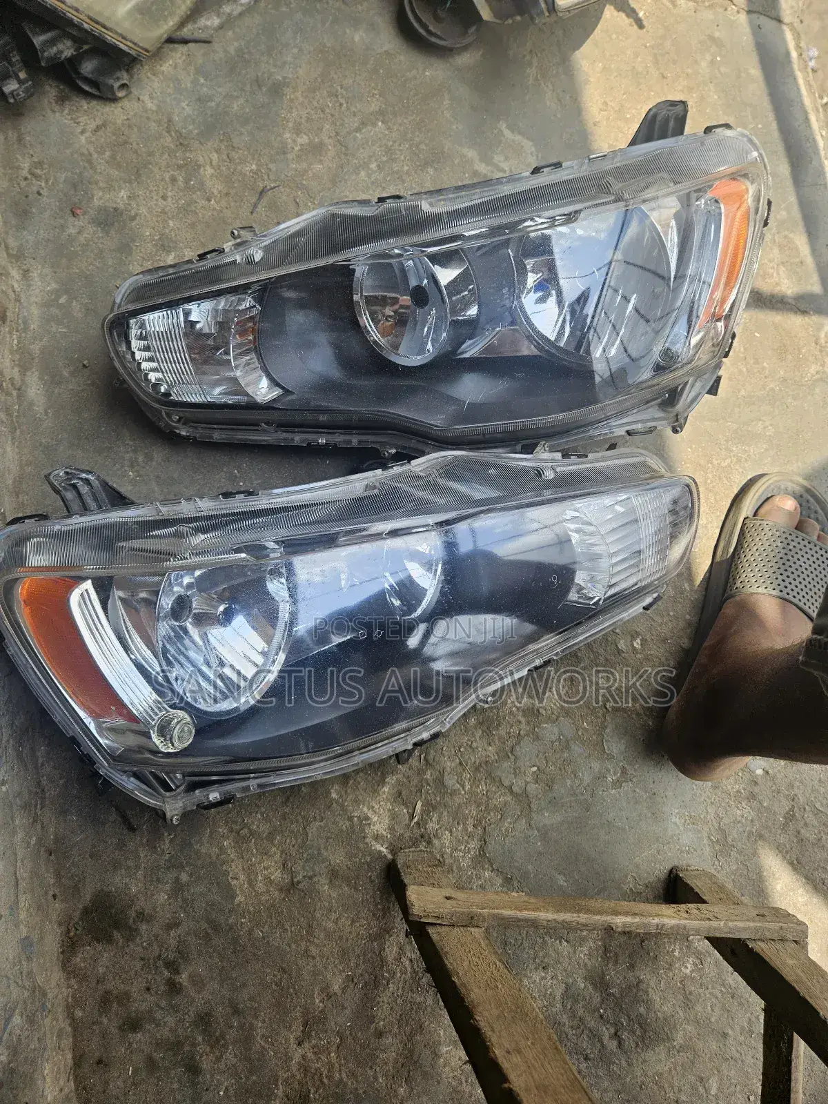 Headlight Mitsubishi Lancer