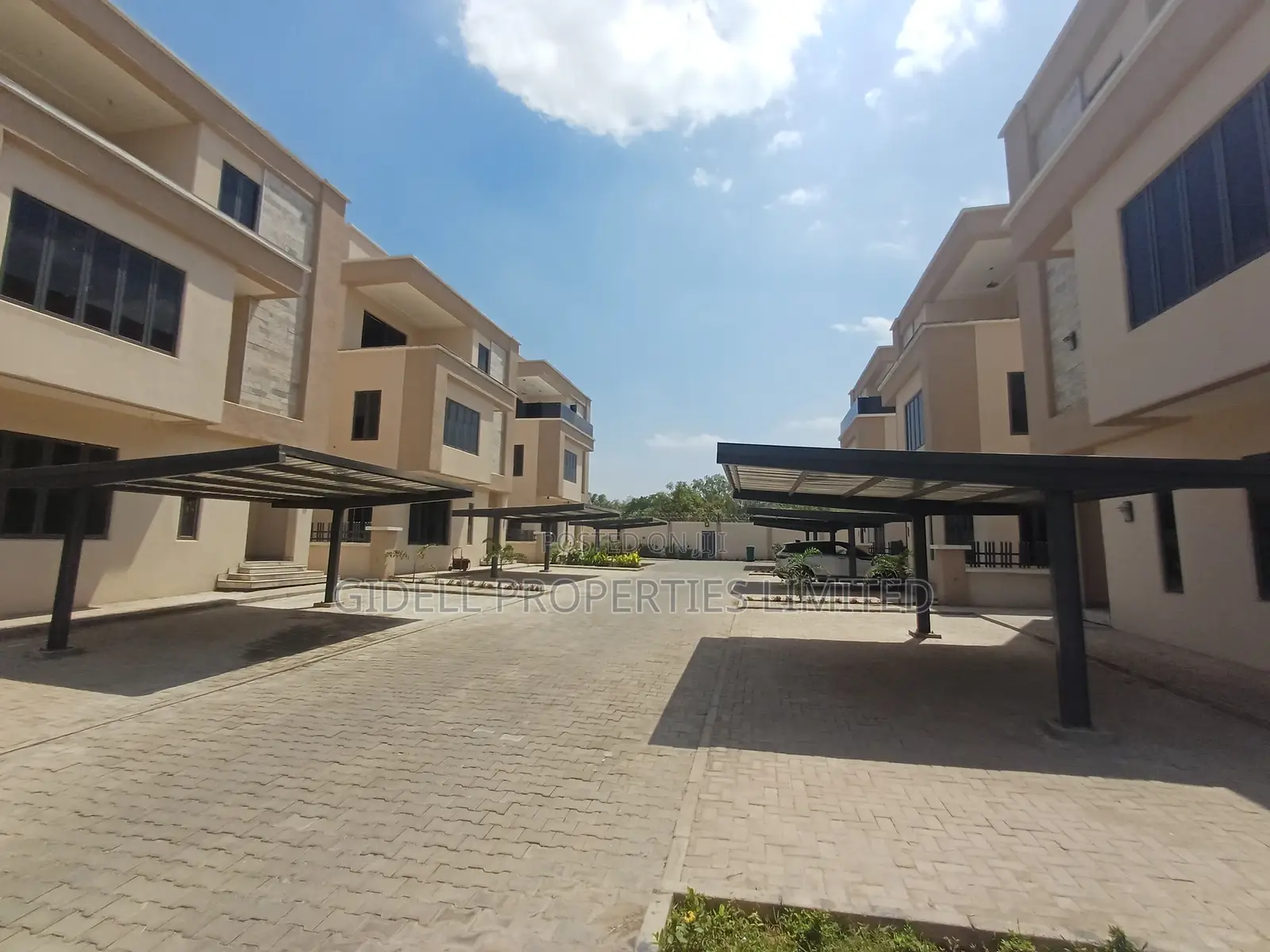 5bdrm Duplex in Zone 7 / Wuse for sale