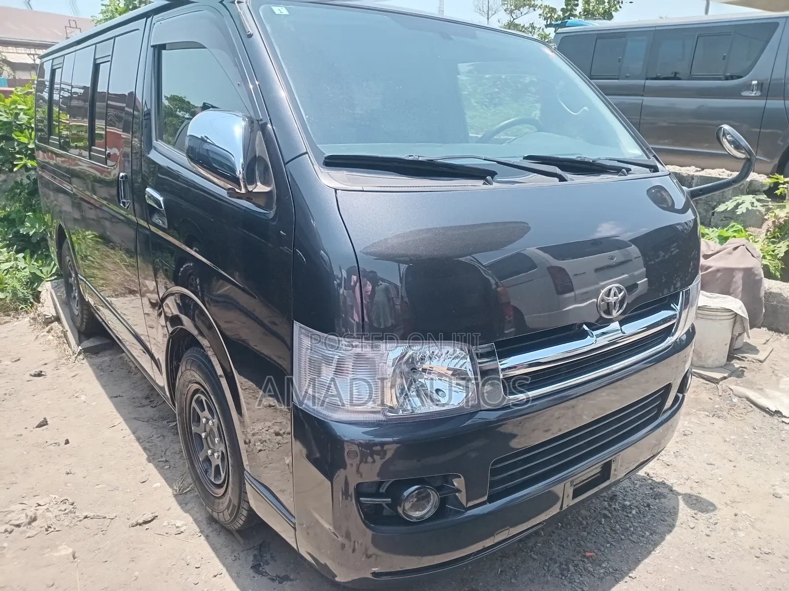 Toyota HiAce 2015 Black