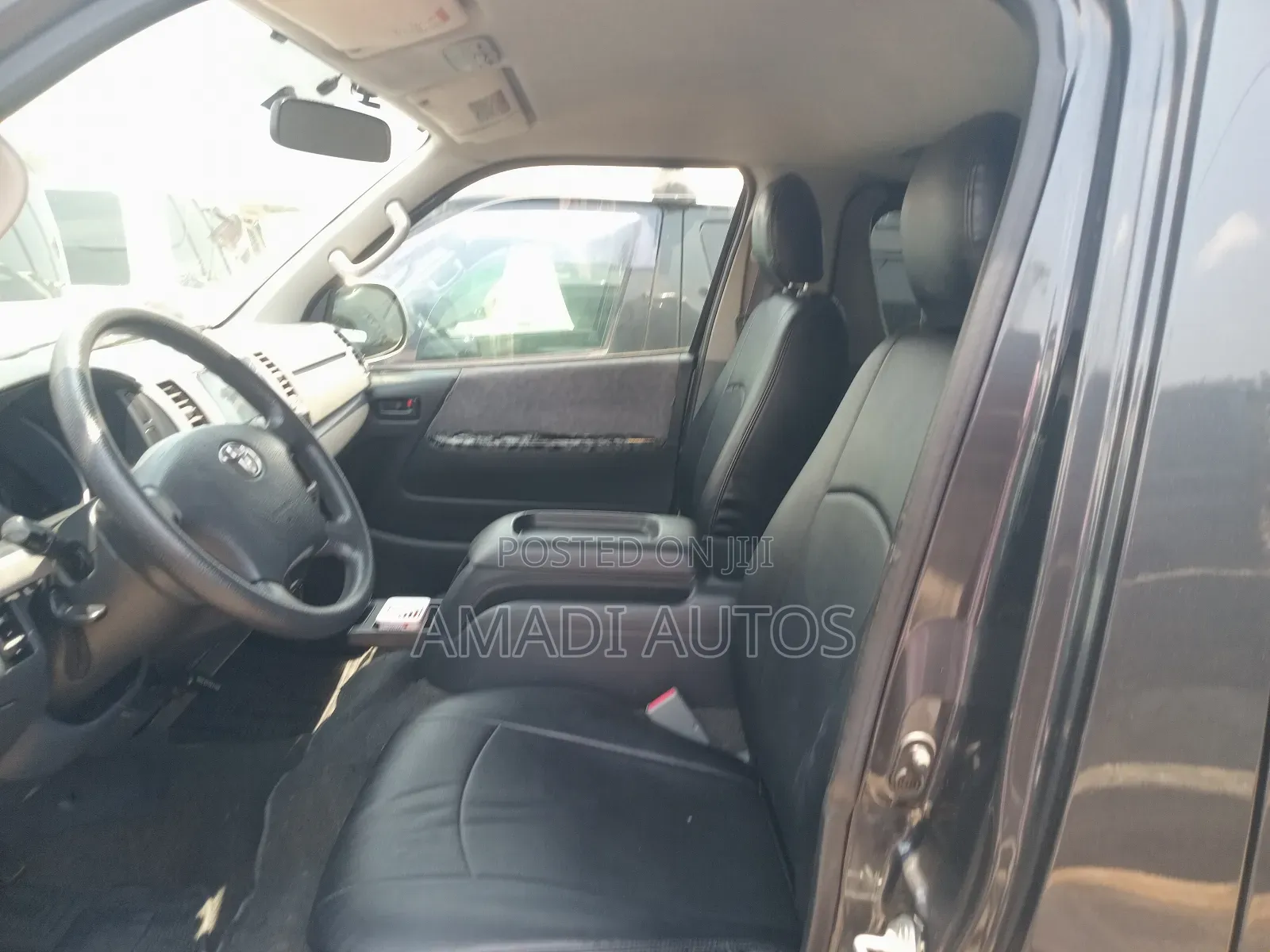 Toyota HiAce 2015 Black