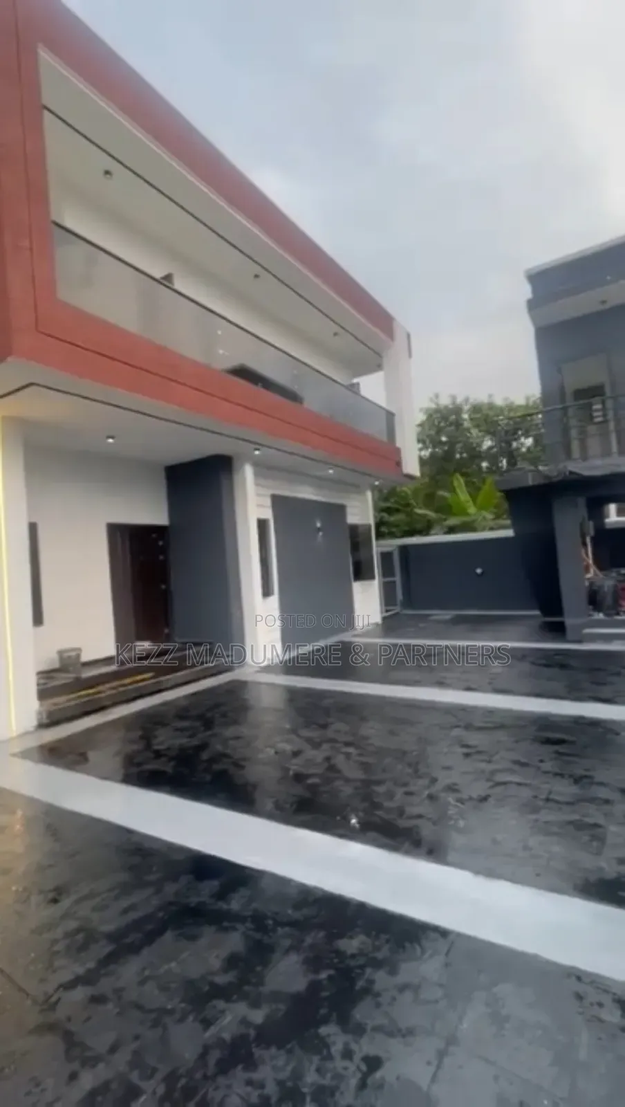 5bdrm Duplex in Gated Estate Nta for sale