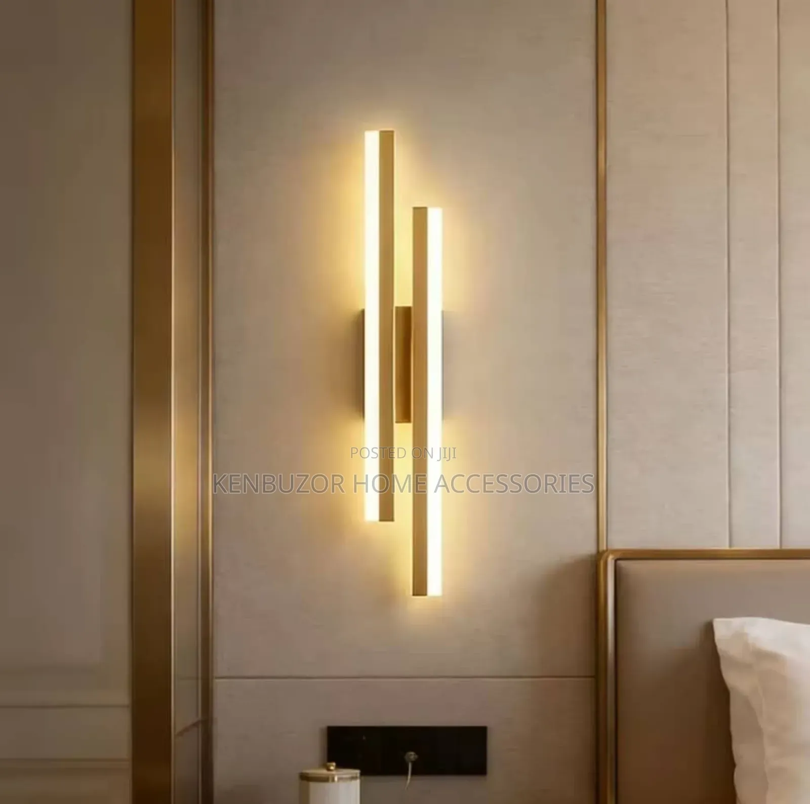 Gold Sleek Luxury Wall Lamp