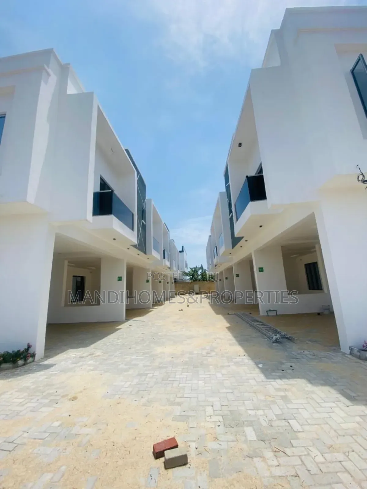 4bdrm Townhouse/Terrace in Lekki Expressway for sale