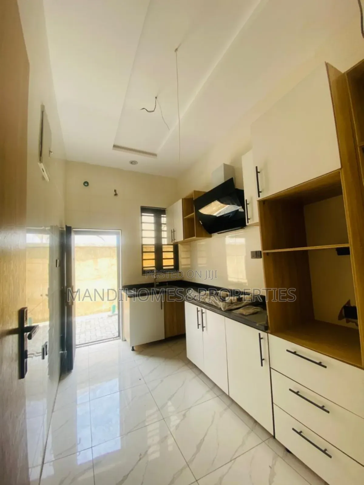 4bdrm Townhouse/Terrace in Lekki Expressway for sale