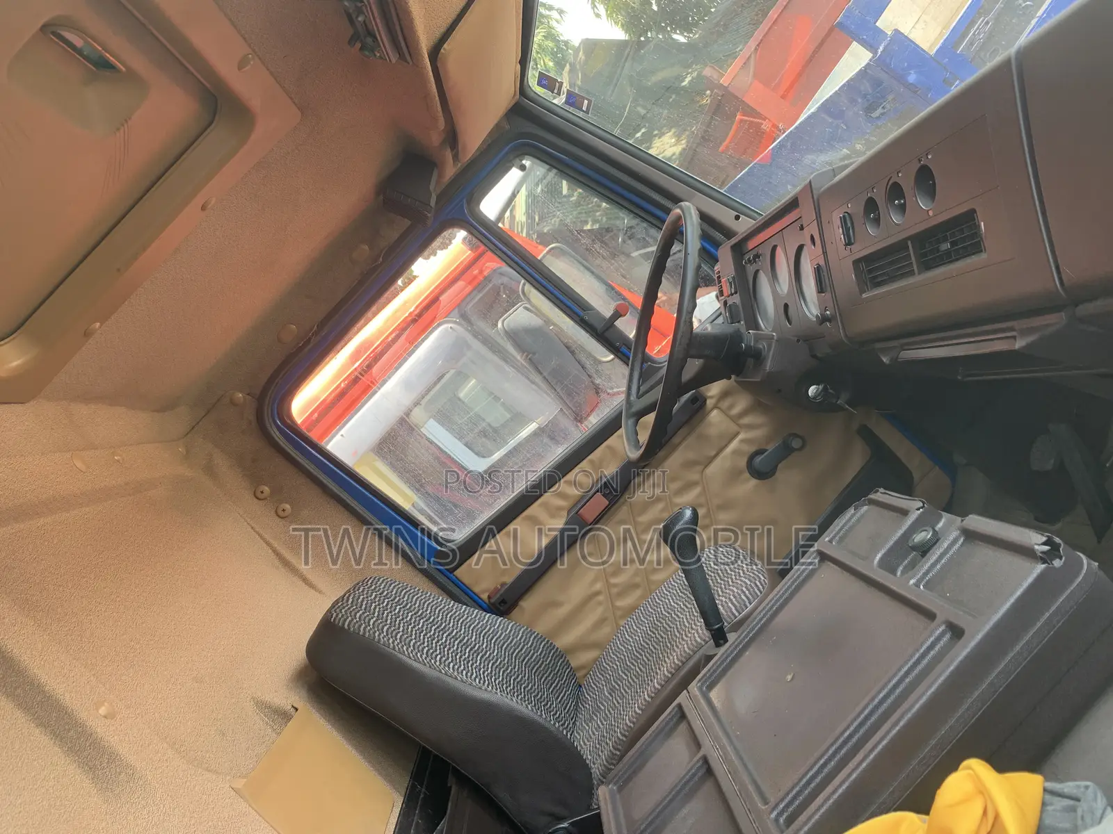 Mercedes-Benz 814 Blue Pick Up