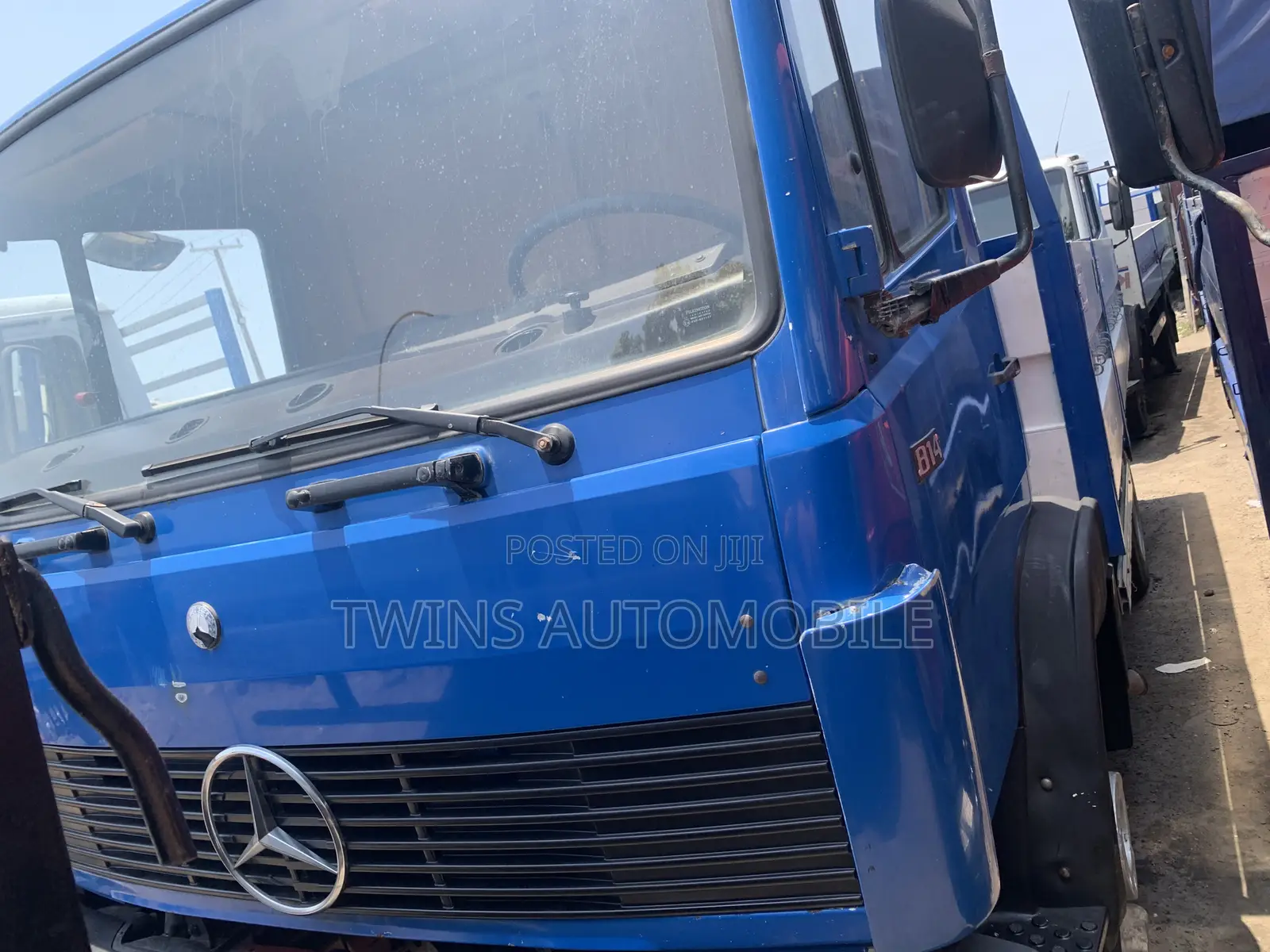 Mercedes-Benz 814 Blue Pick Up