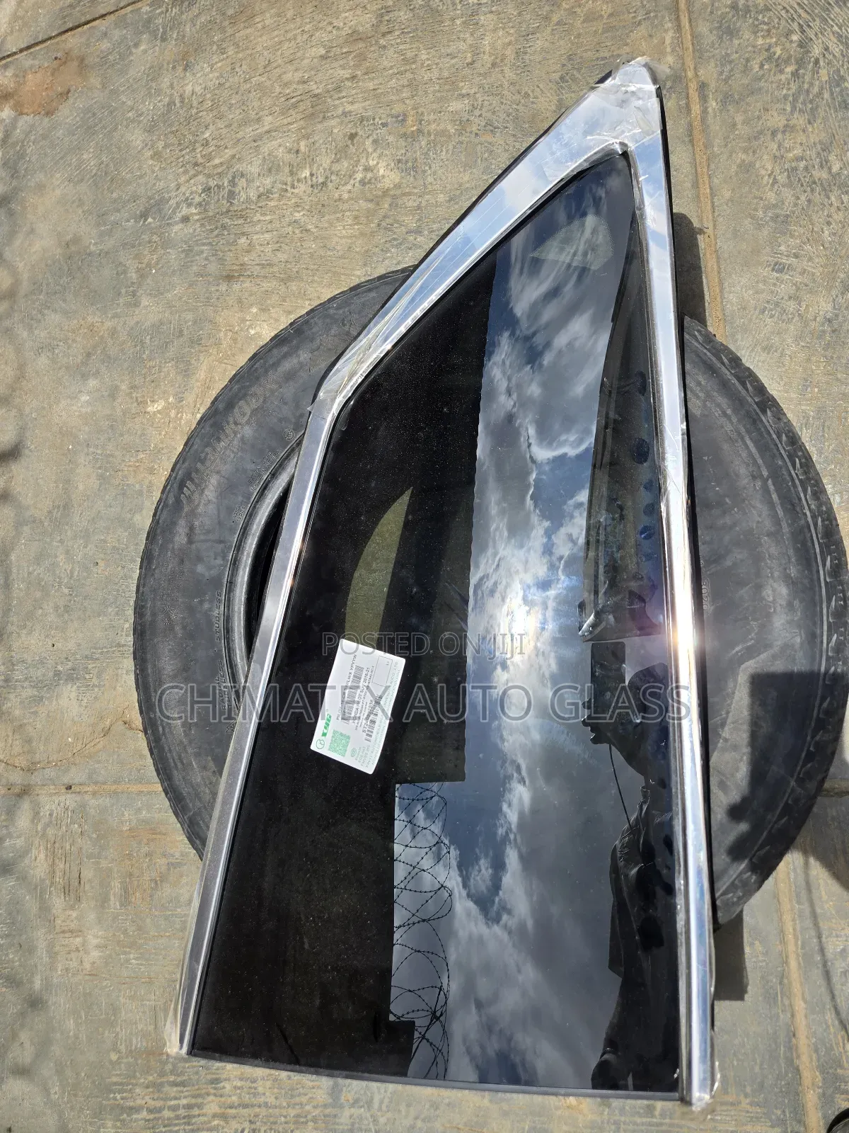 Honda Pilot 2016 Rear Vent Glass Complete With Crome Available