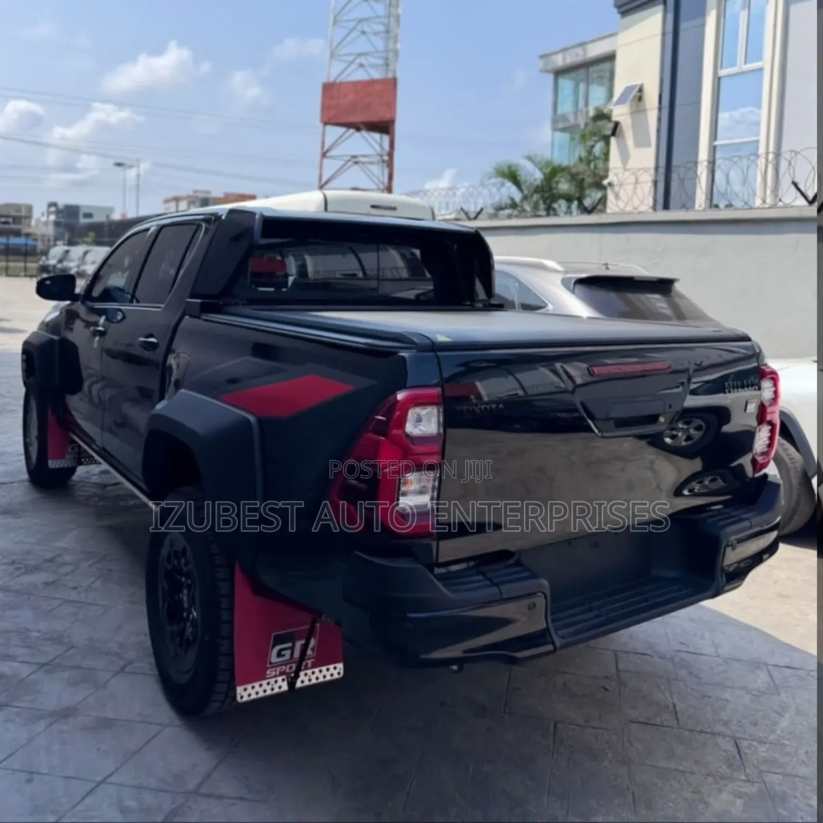 Automatic Roller Boot Cover and TRD Spoiler Hilux 2025
