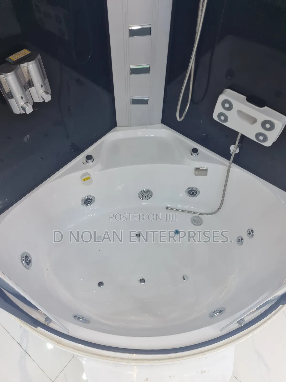 Two Seaters 150x150 Steam Bath and Jacuzzi