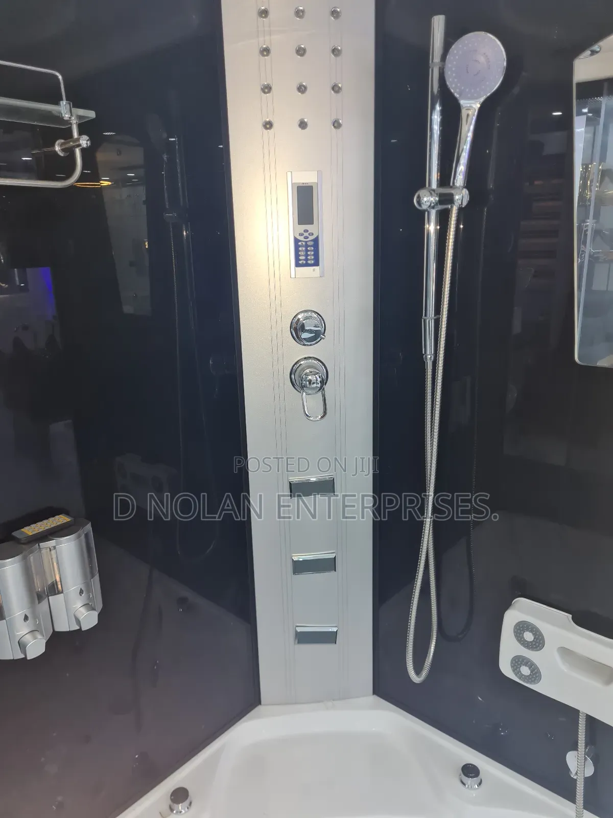 Two Seaters 150x150 Steam Bath and Jacuzzi