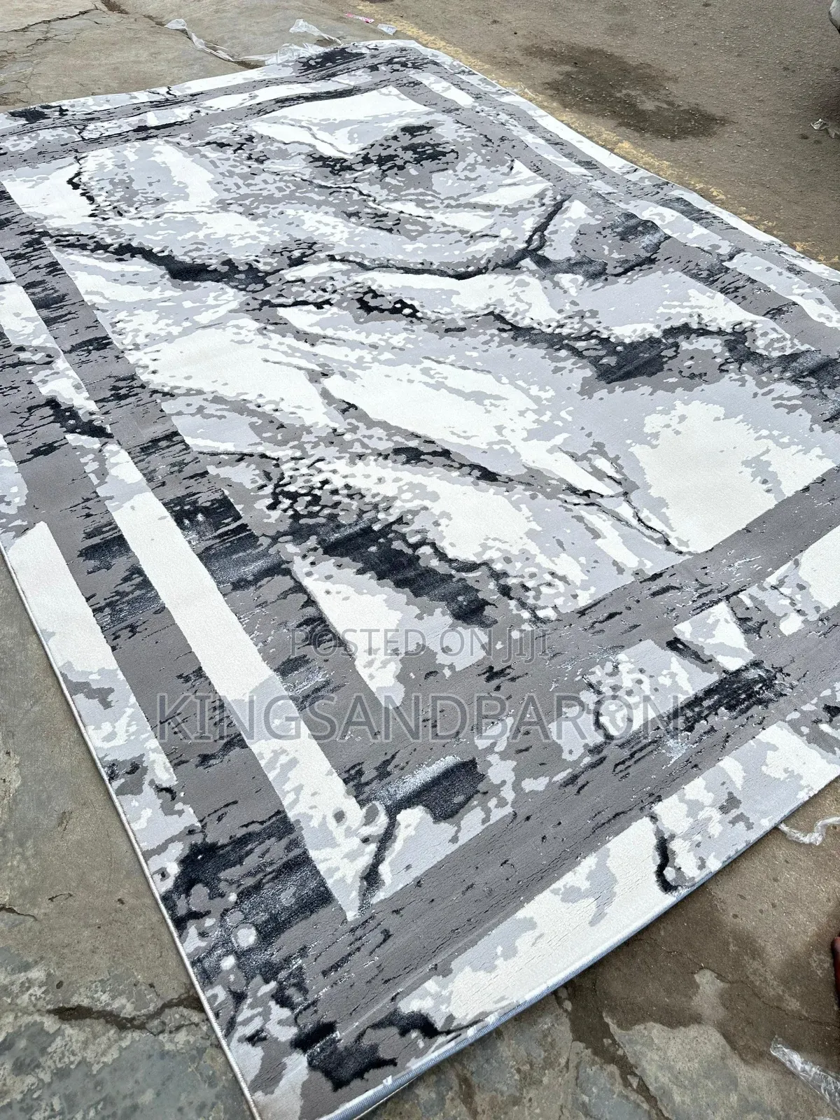 7x10fts Grey and Cream Premium Quality Rug