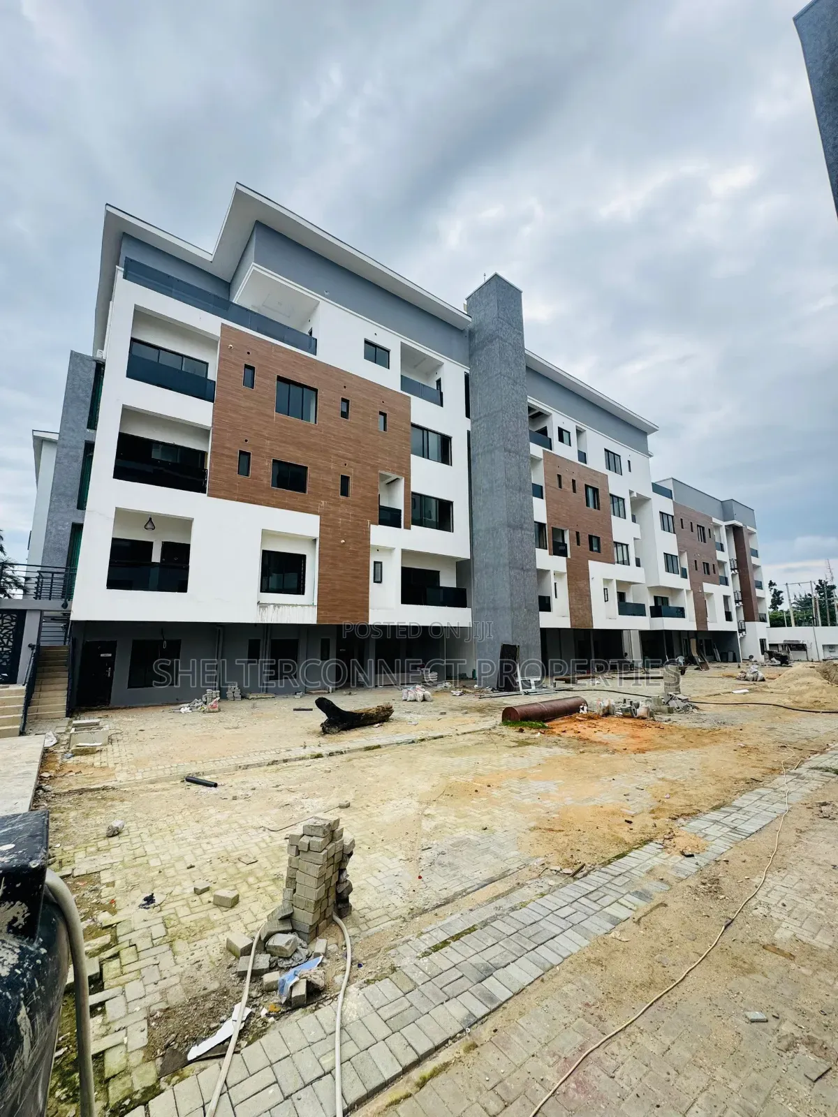 3bdrm Apartment in Ikeja GRA for sale