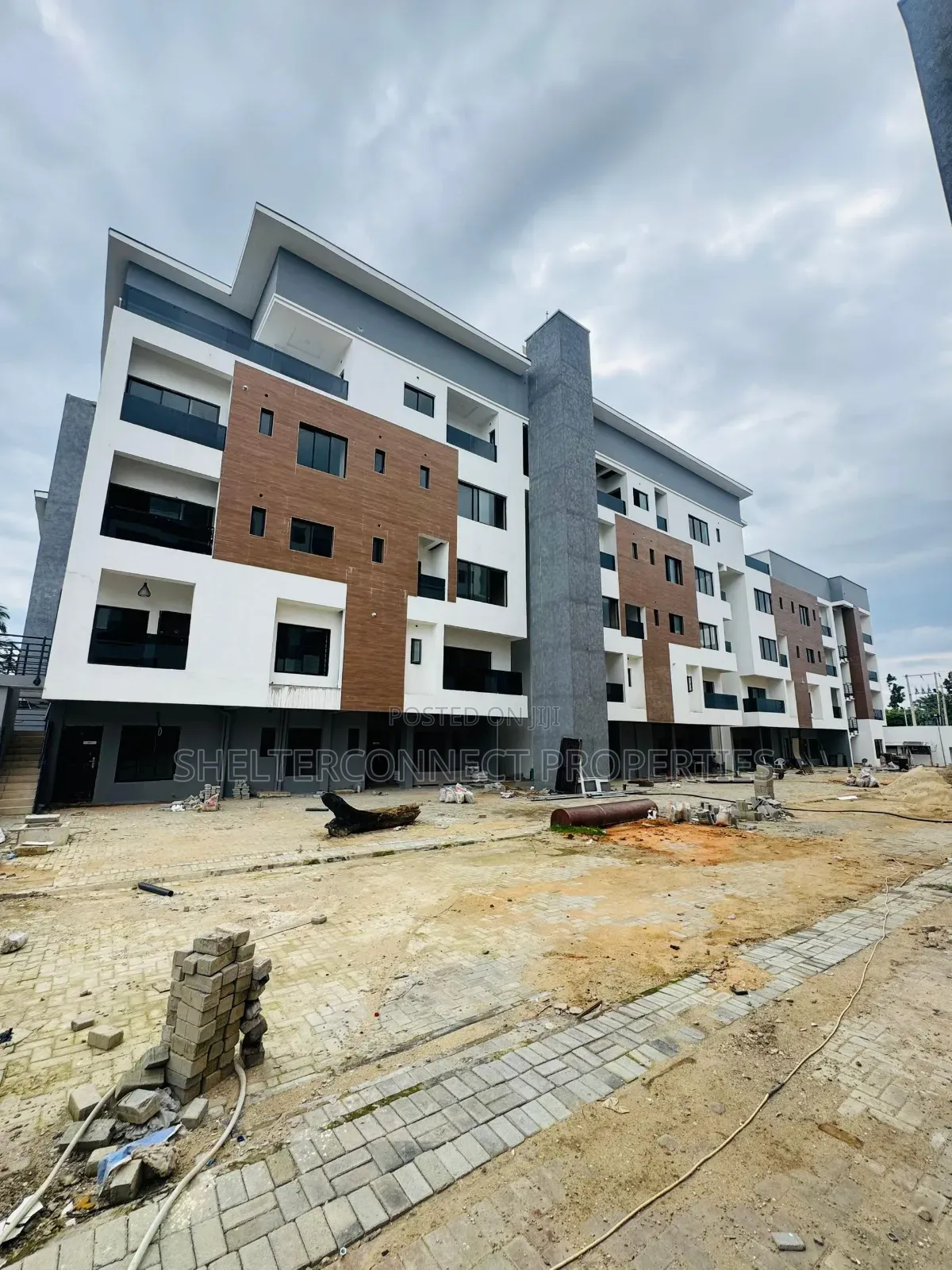 3bdrm Apartment in Ikeja GRA for sale