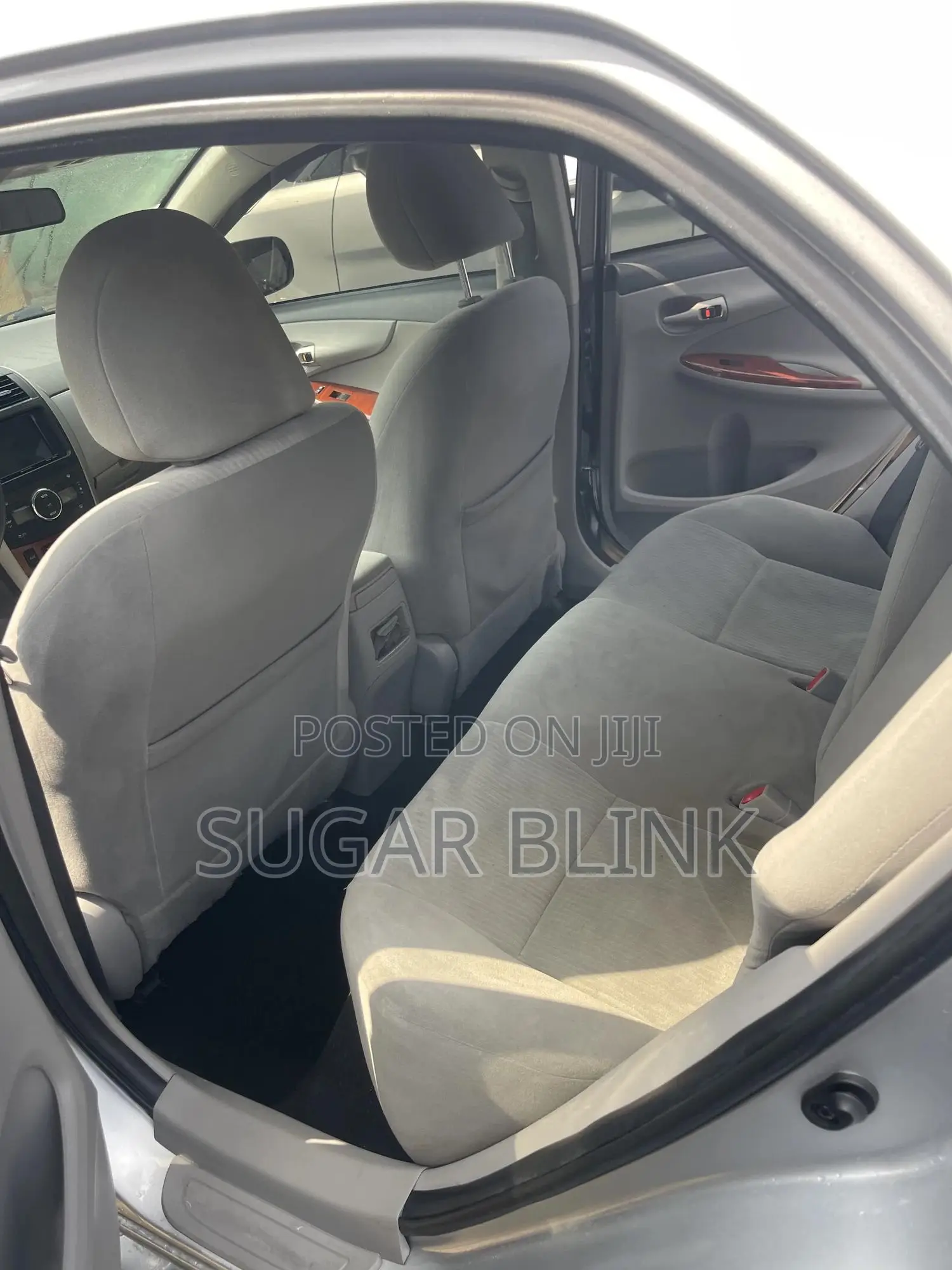 Toyota Corolla LE 4dr Sedan (1.8L 4cyl 4A) 2010 Silver