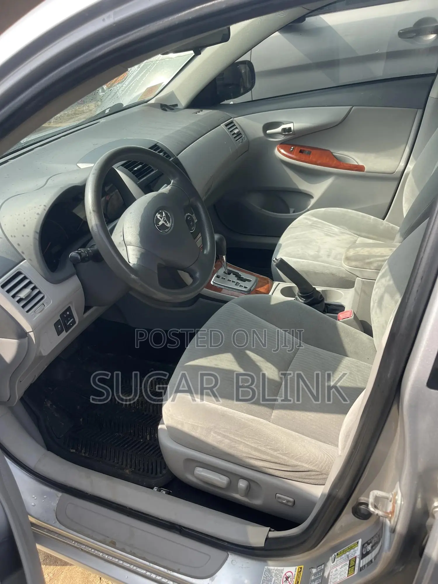 Toyota Corolla LE 4dr Sedan (1.8L 4cyl 4A) 2010 Silver